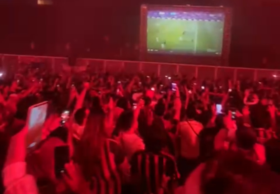 Suasana Nobar Milanisti Menyambut Kemenangan AC Milan