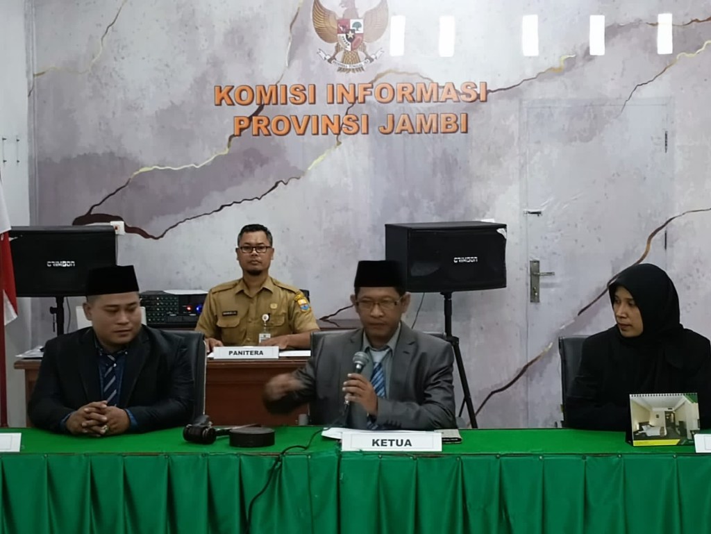 Komisioner KIP Jambi Menggelar Sidang tuntutan terhadap keterbukaan Informasi Partai PKB Muaro Jambi (Ist)