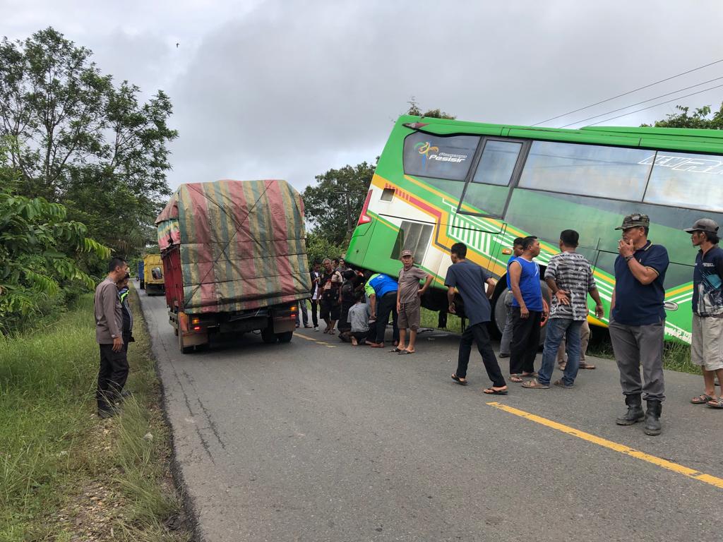 Bus Penumpang Calon Jamaah Haji Asal Merangin Kecelakaan di Batanghari 