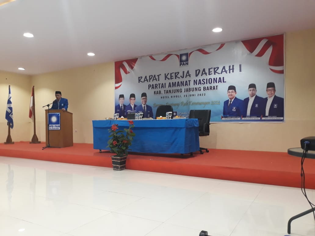 Ketua KPPW DPW PAN Provinsi Jambi Madian Memberikan sambutan saat Rakerda DPD PAN Tanjabbar 