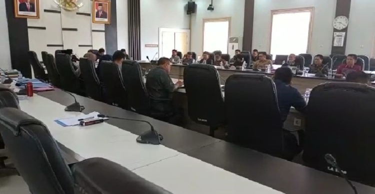 Komis I DPRD Provinsi Jambi Lakukan Uji Kelayakan Terhadap Calon Komisi Informasi Provinsi Jambi 