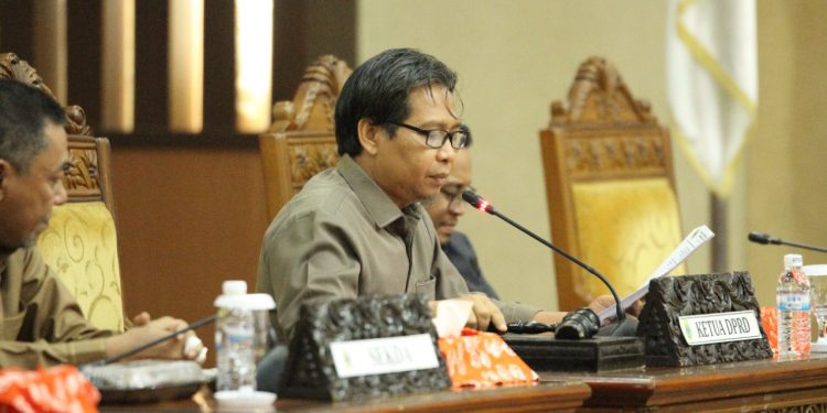 Ketua DPRD Tanjabtim Mahrup Memimpin Rapat Paripurna 