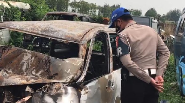 Mobil Hangus Terbakar di Tol Cipali Memakan 3 Orang Tewas Asal Jambi