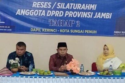 Ketua Komisi IV DPRD Provinsi Jambi Fadli Sudria (Tengah) sedang Reses di SMK 2 Sungai Penuh (Dok ; Ist)