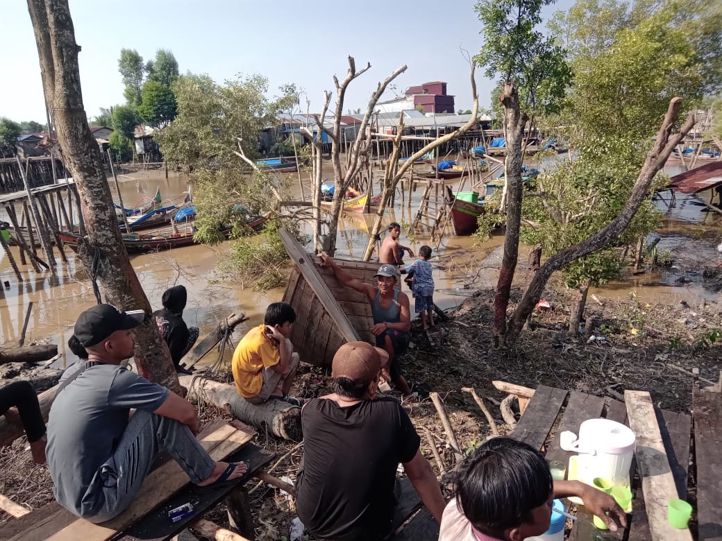 Abrasi Yang Menyebabkan Tanah Longsor di Kelurahan Kampung Nelayan 