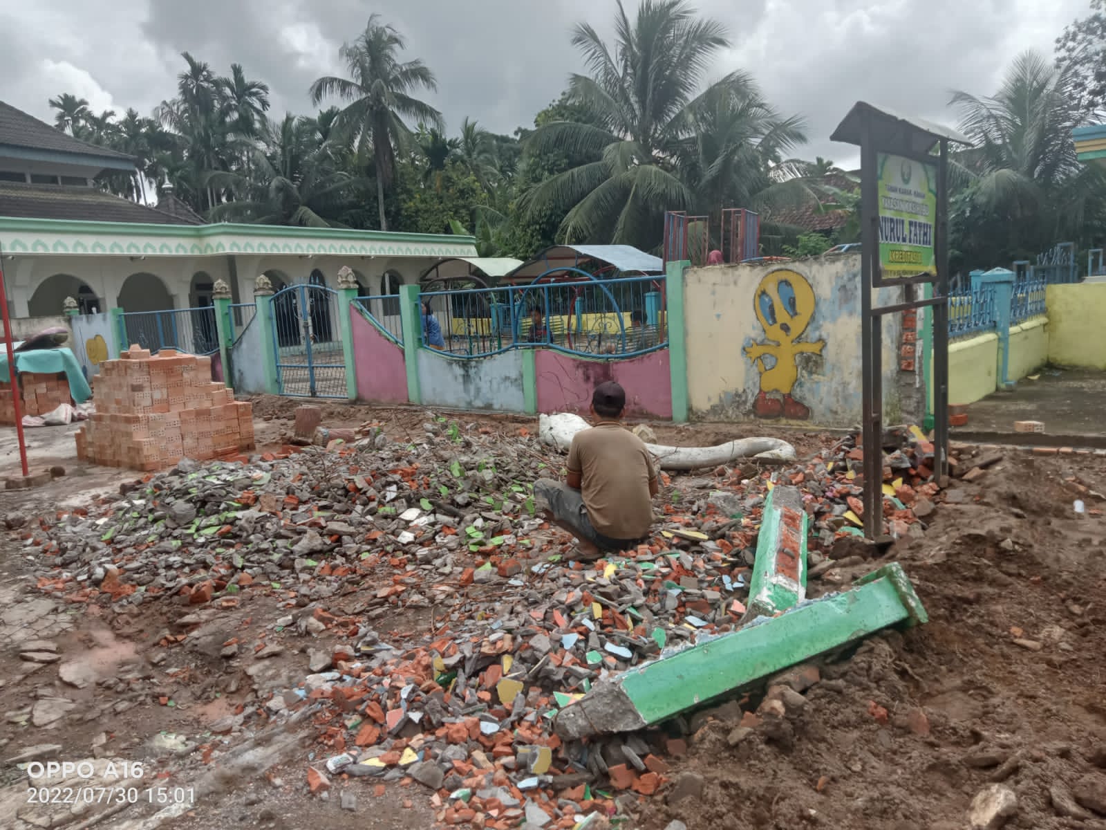 Aset Desa Dihancurkan oleh Kontraktor Tanpa Pemberitahuan, Kades Ture Berang