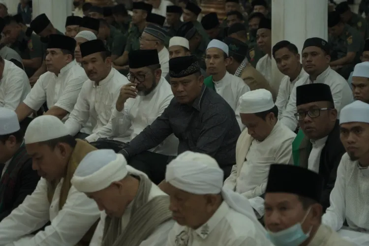 Danrem 042/Gapu Dan Forkopimda Mengikuti Istighosah dan Zikir Bersama di Masjid Al-Falah (foto: Ist)