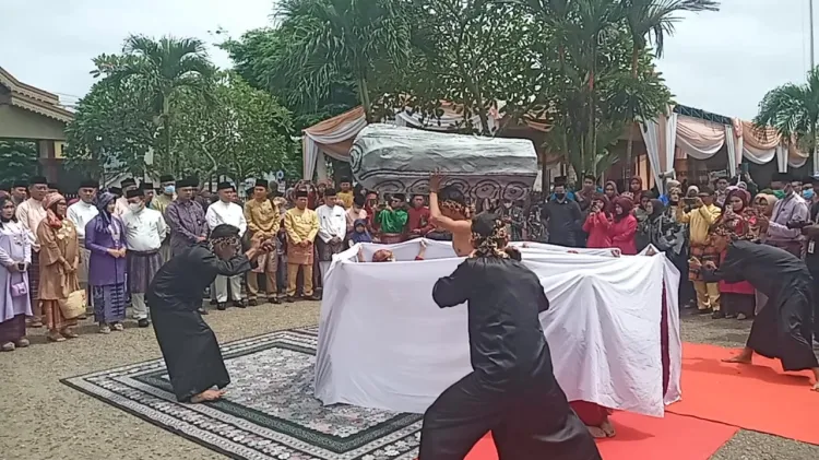 Gubernur Jambi Bersama Dirjen Kebudayaan Hadiri Pameran Teater Tonggak pergelarkan fragmen Peradaban Melayu Jambi di Museum Siginjei.(Humas)