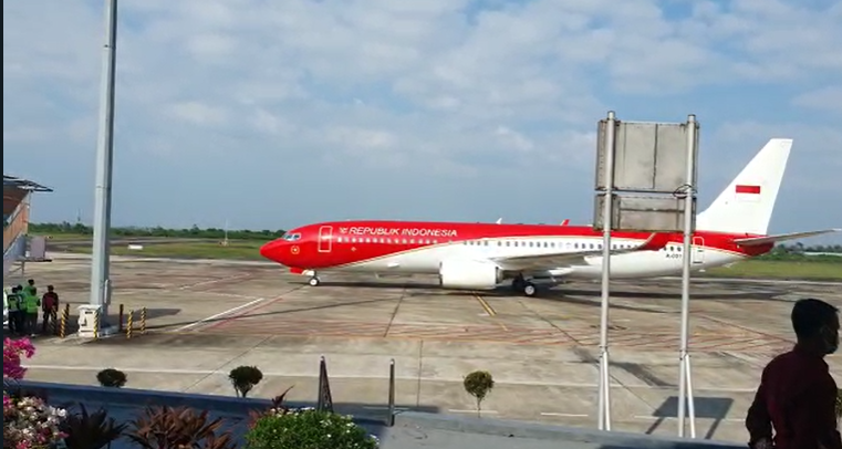 Pesawat Kepresidenan yang ditumpangi Presiden Jokowi Mendarat di Jambi dengan Selamat (istimewa)