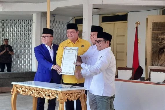 Ketum PAN Zulhas, Ketum Gerindra Prabowo, Ketum Golkar Airlangga dan Ketum PKB Cak Imin deklarasi pencapresan Probowo di Museum Perumusan Naskah Proklamasi Jakarta.(dok: s/CNN)